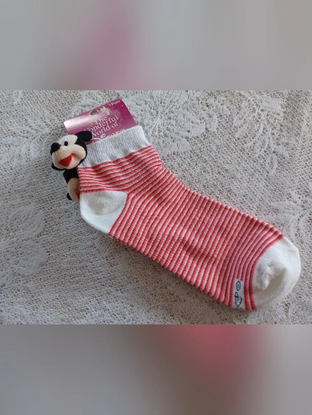 NEW VTG THE WONDERFUL WORLD OF DISNEY 1 PR WOMENS 3D MICKEY SOCKS SHOE SIZE 4-10
